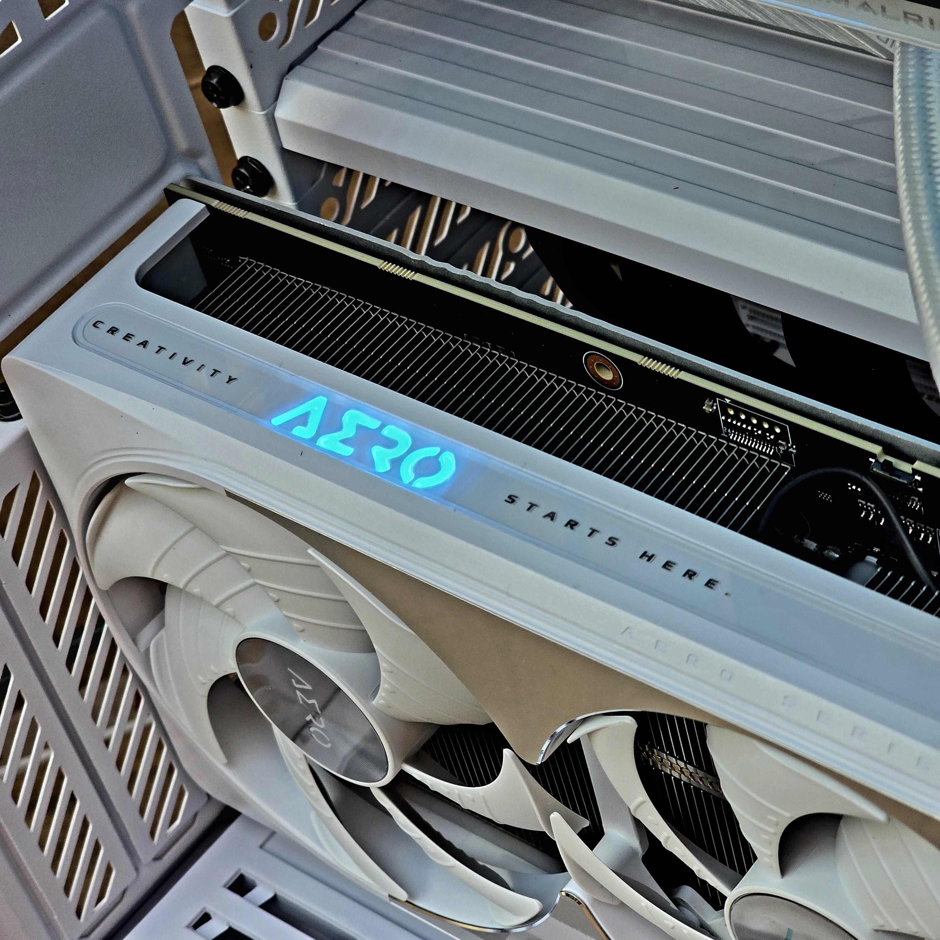 Y40 Snow – Ryzen 7 9800x3D | RTX 5080