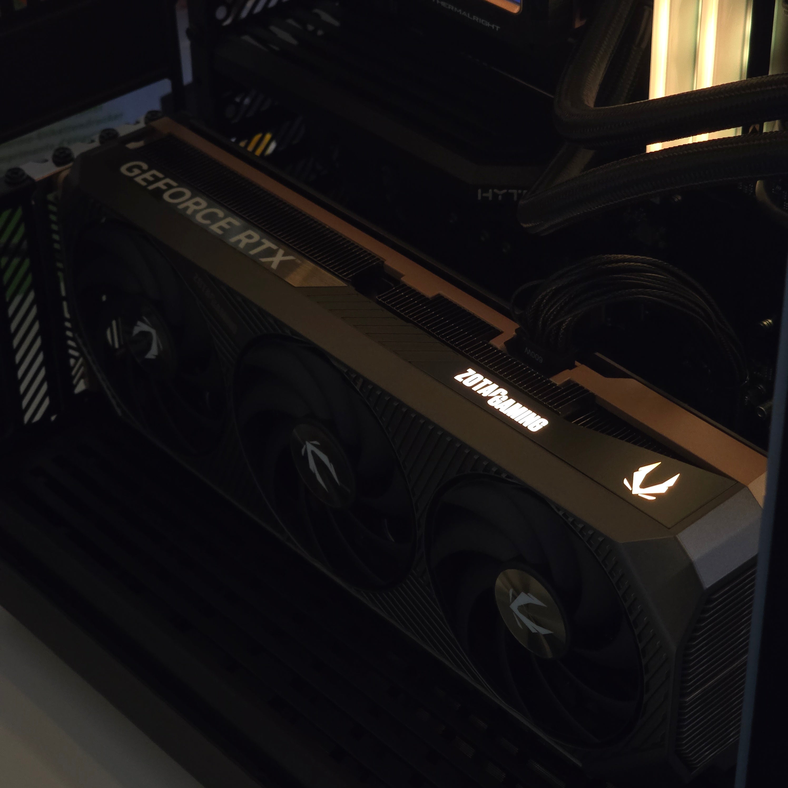 Y70 Black – Ryzen 7 9800x3D | RTX 5080