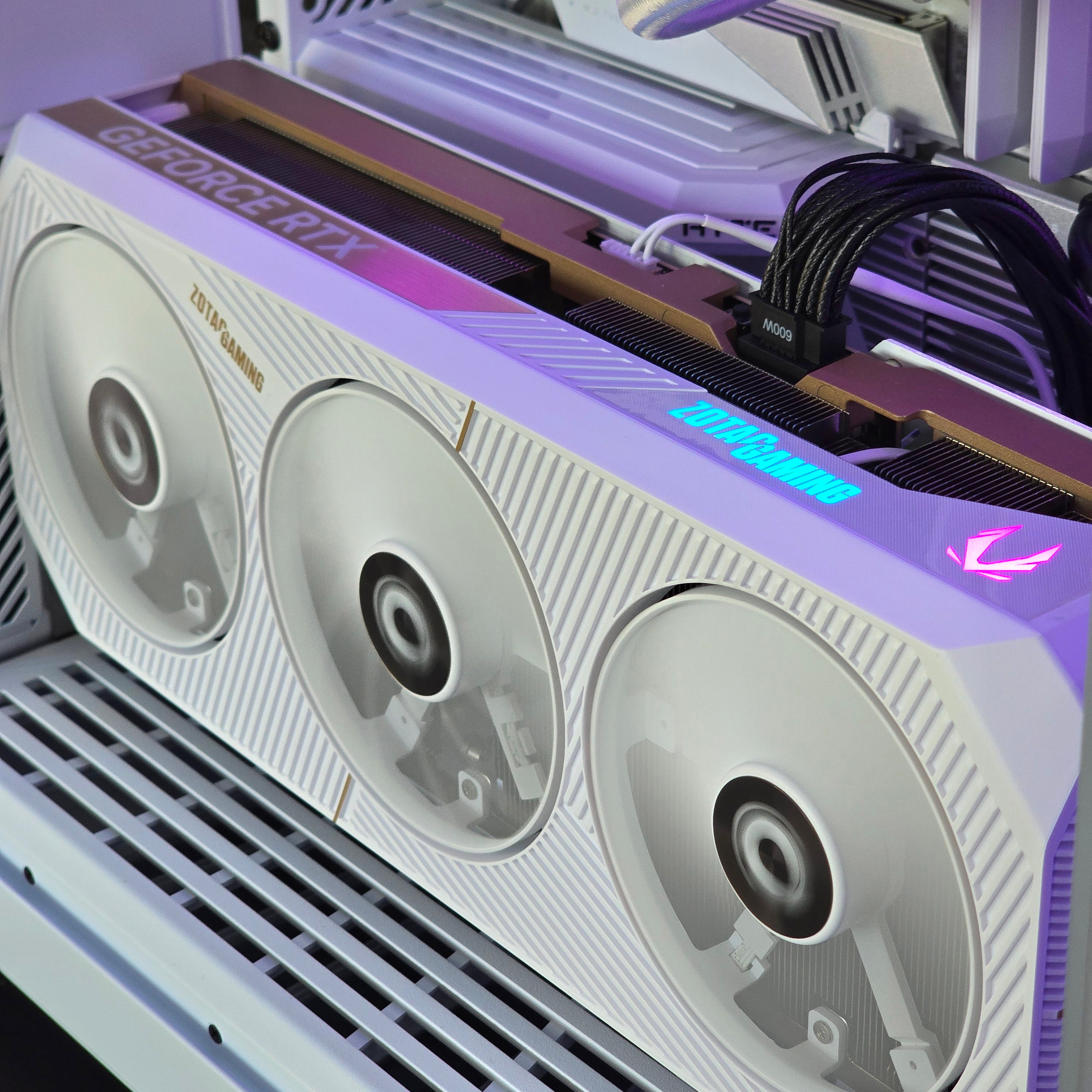 Y70 White – Ryzen 7 9800x3D | RTX 5080