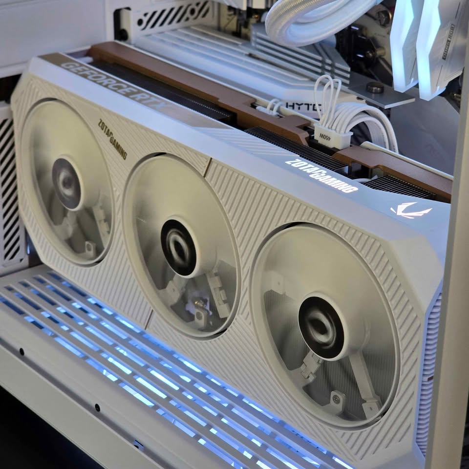 Snow – Ryzen 7 9800x3D | RTX 5080