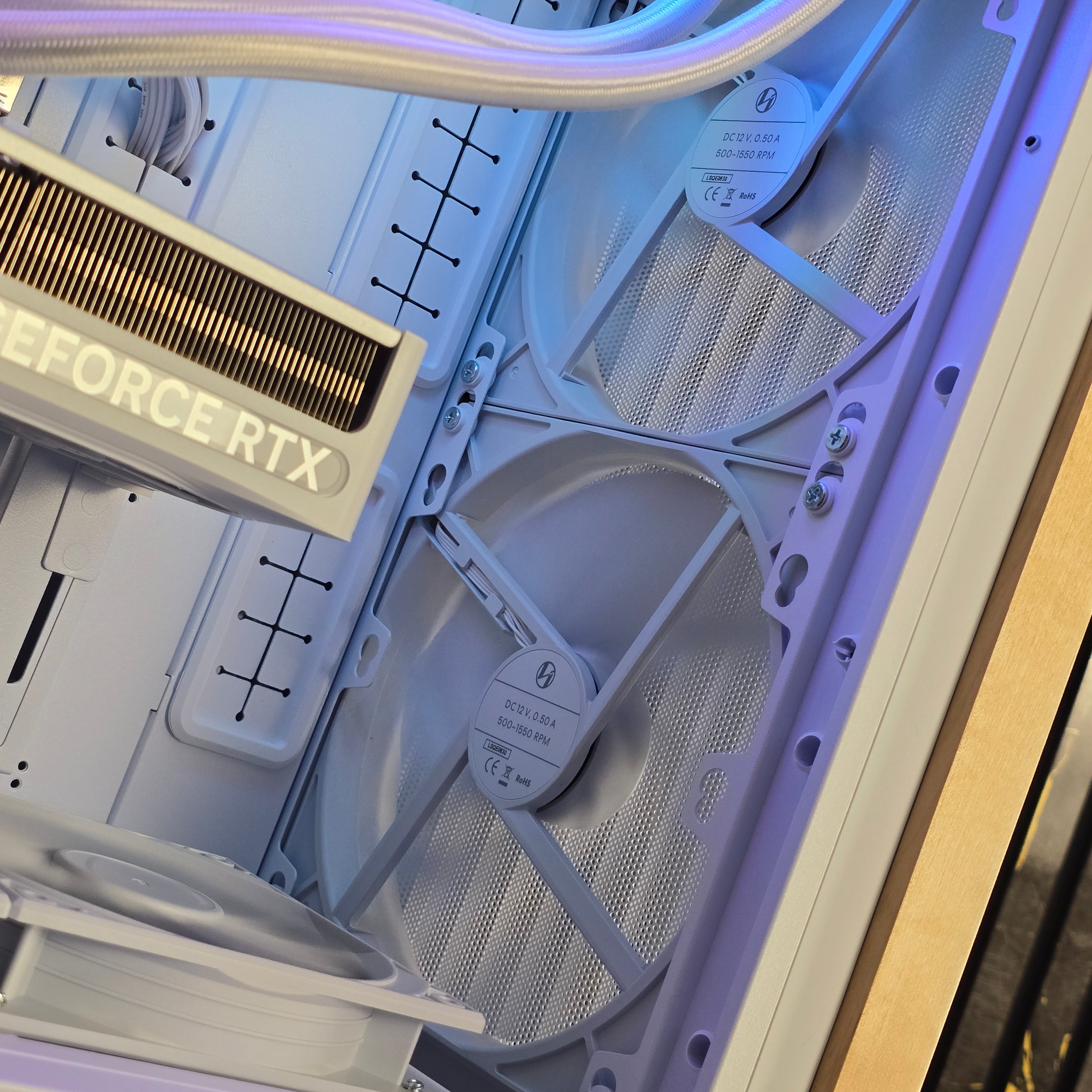 217 White – Ryzen 7 9800x3D | RTX 5080