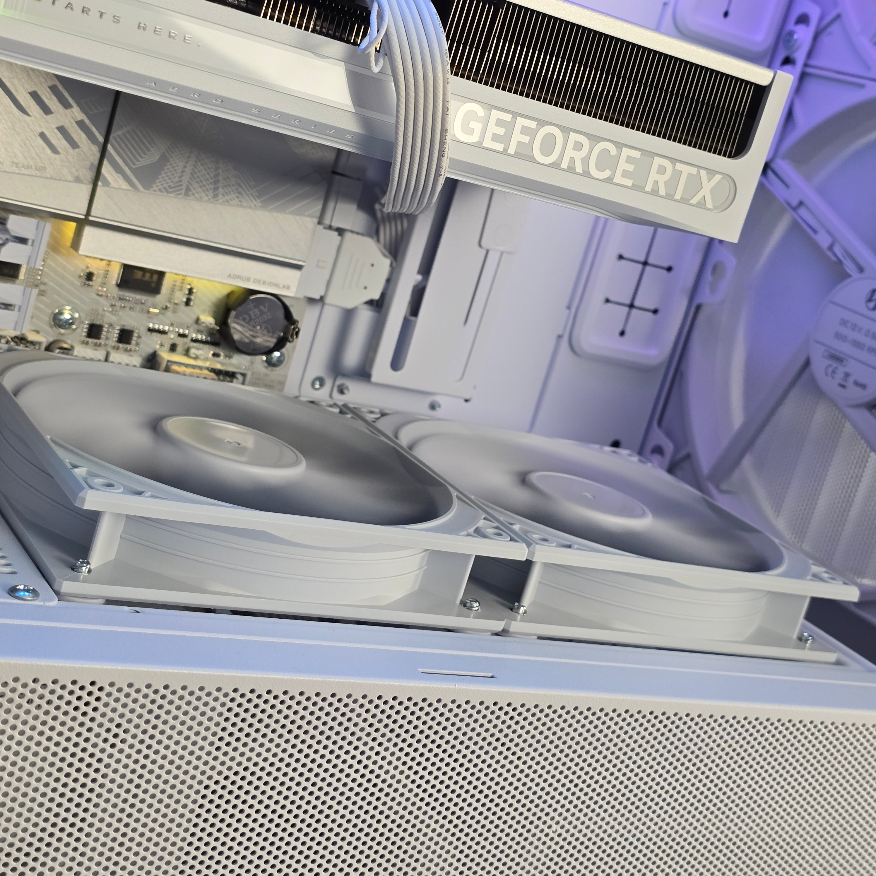 217 White – Ryzen 7 9800x3D | RTX 5080