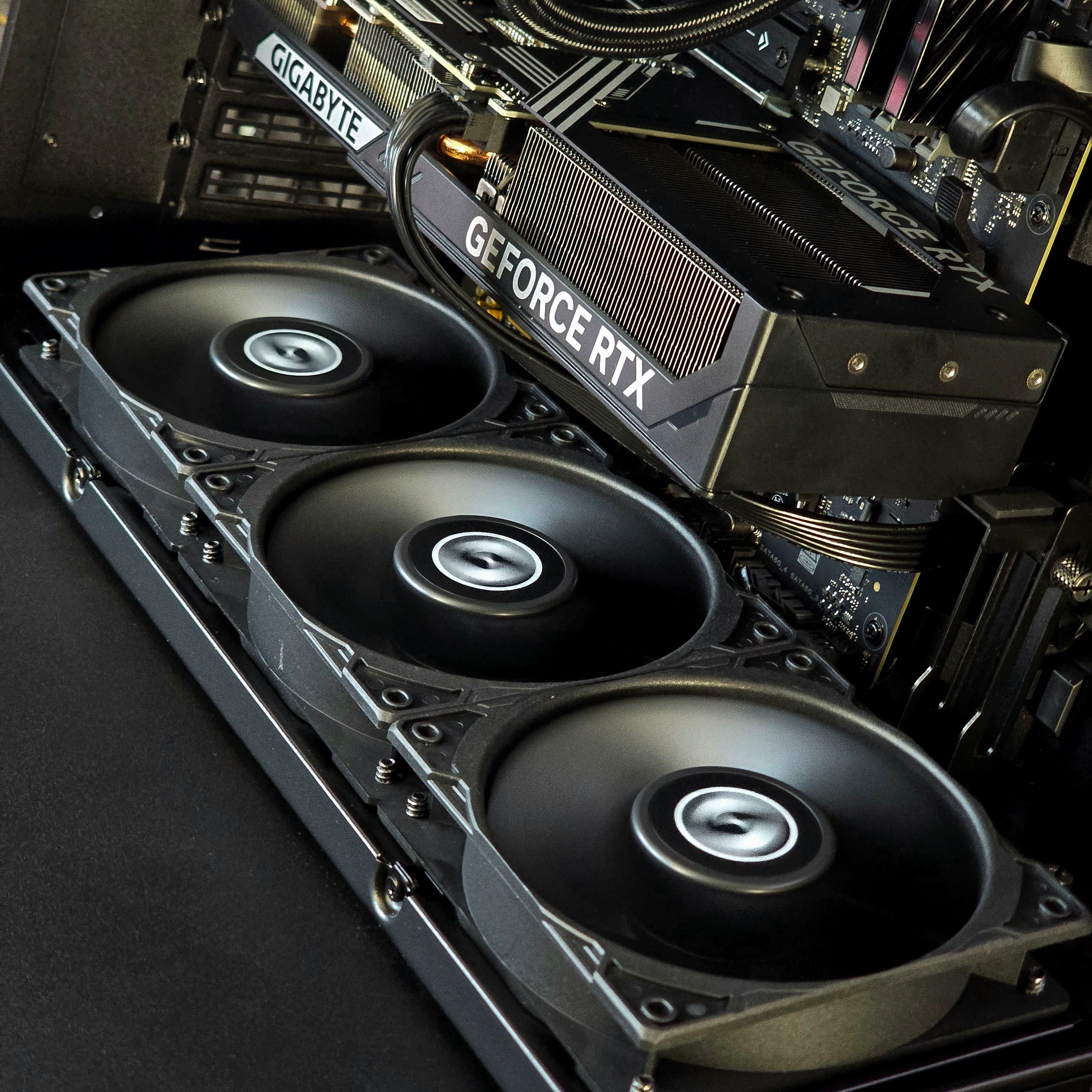 O11 Blackout – Ryzen 5 7500x3D | RTX 5070