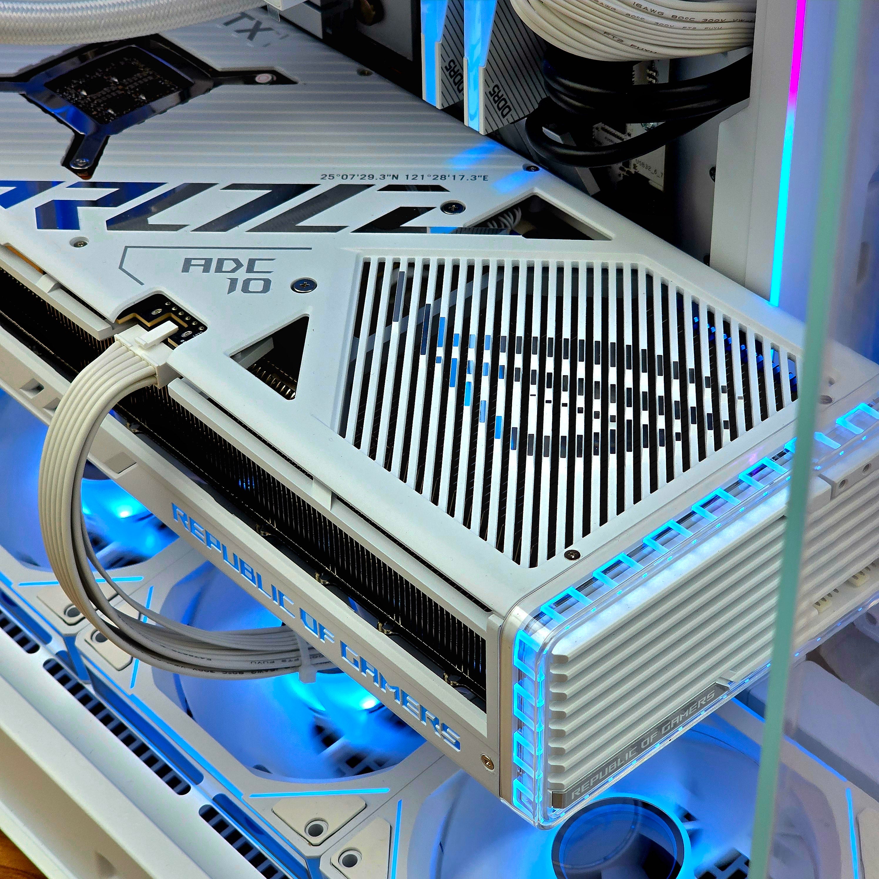 NV7 White – Ryzen 7 9800x3D | RTX 4090