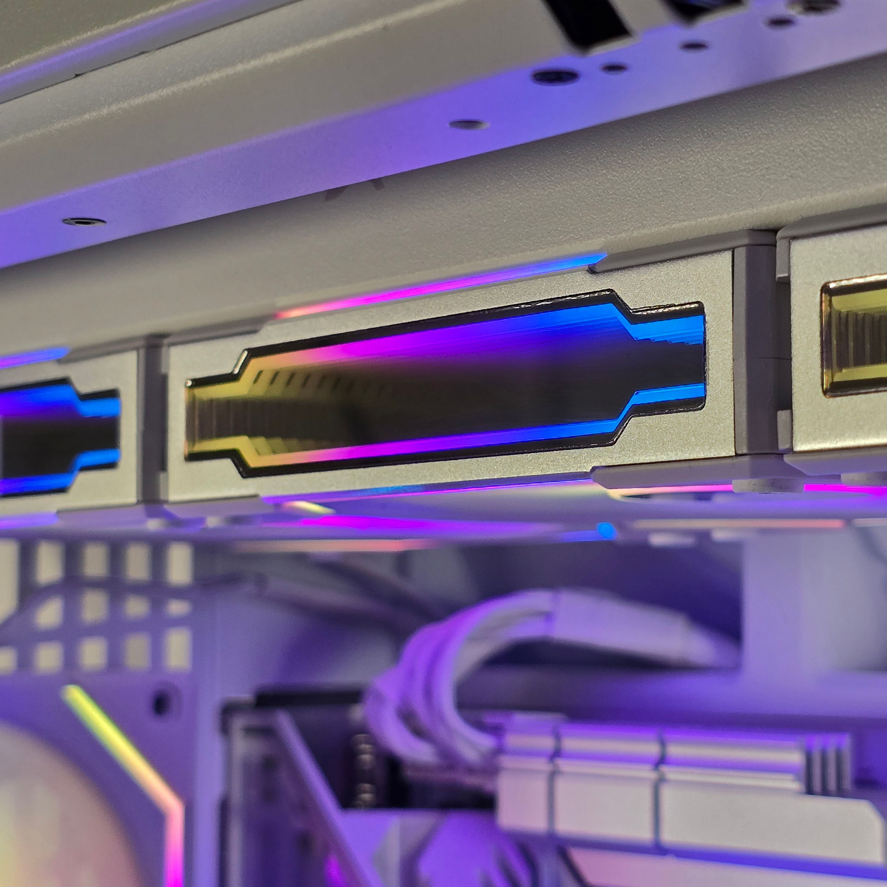 Y70 White – Ryzen 7 9800x3D | RTX 5090