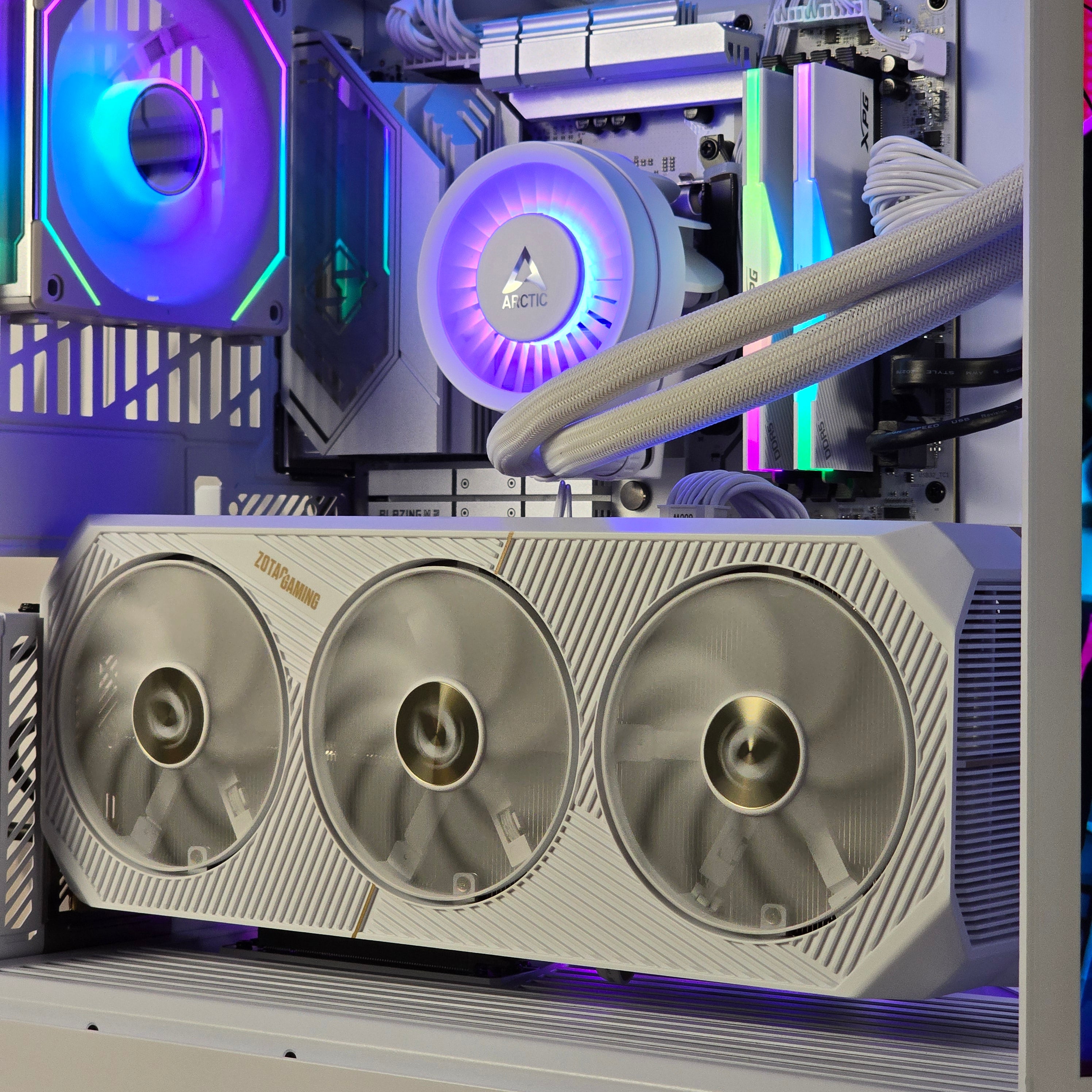 Y70 White – Ryzen 7 9800x3D | RTX 5090