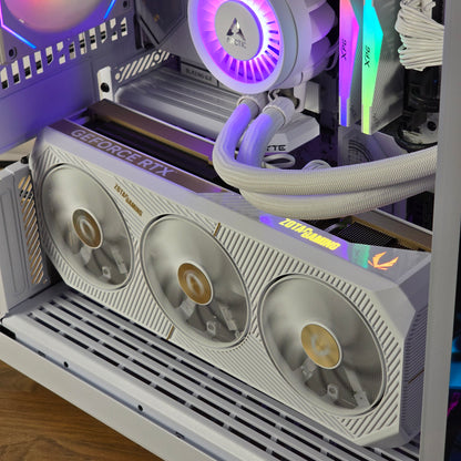 Y70 White – Ryzen 7 9800x3D | RTX 5090