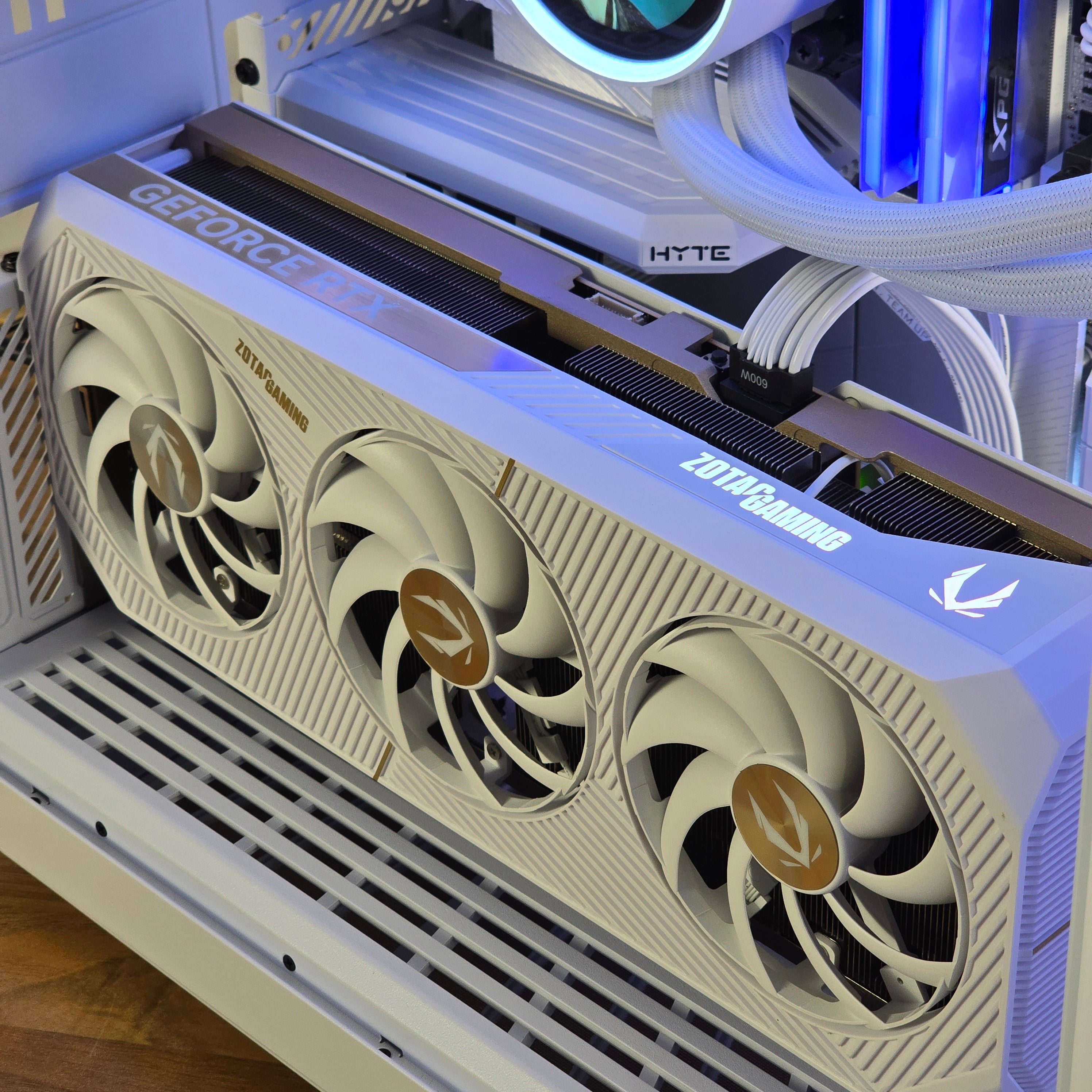 Y70 White – Ryzen 7 9800x3D | RTX 5090