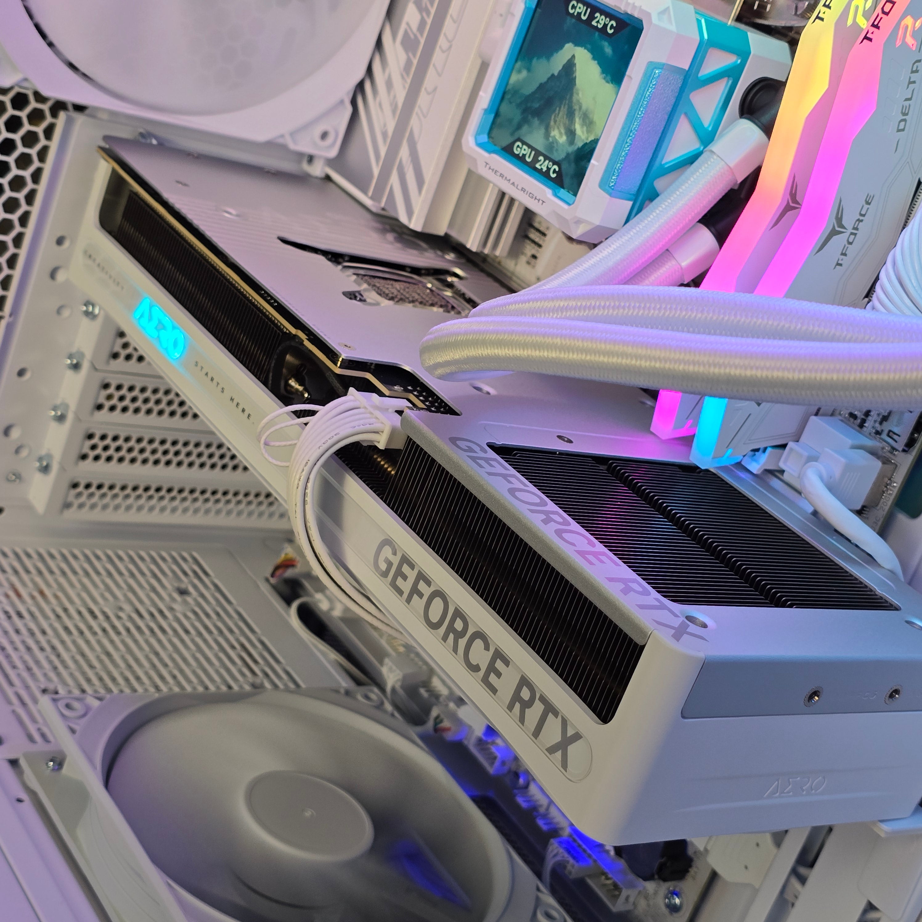 217 White – Ryzen 7 9800x3D | RTX 5080