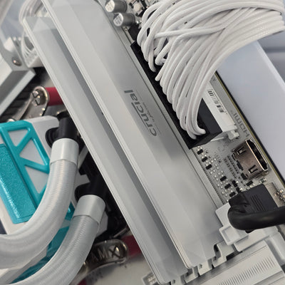 Y70 Snow – Ryzen 7 9800x3D | RTX 5080