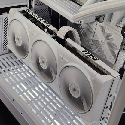 Snow – Ryzen 7 9800x3D | RTX 5080